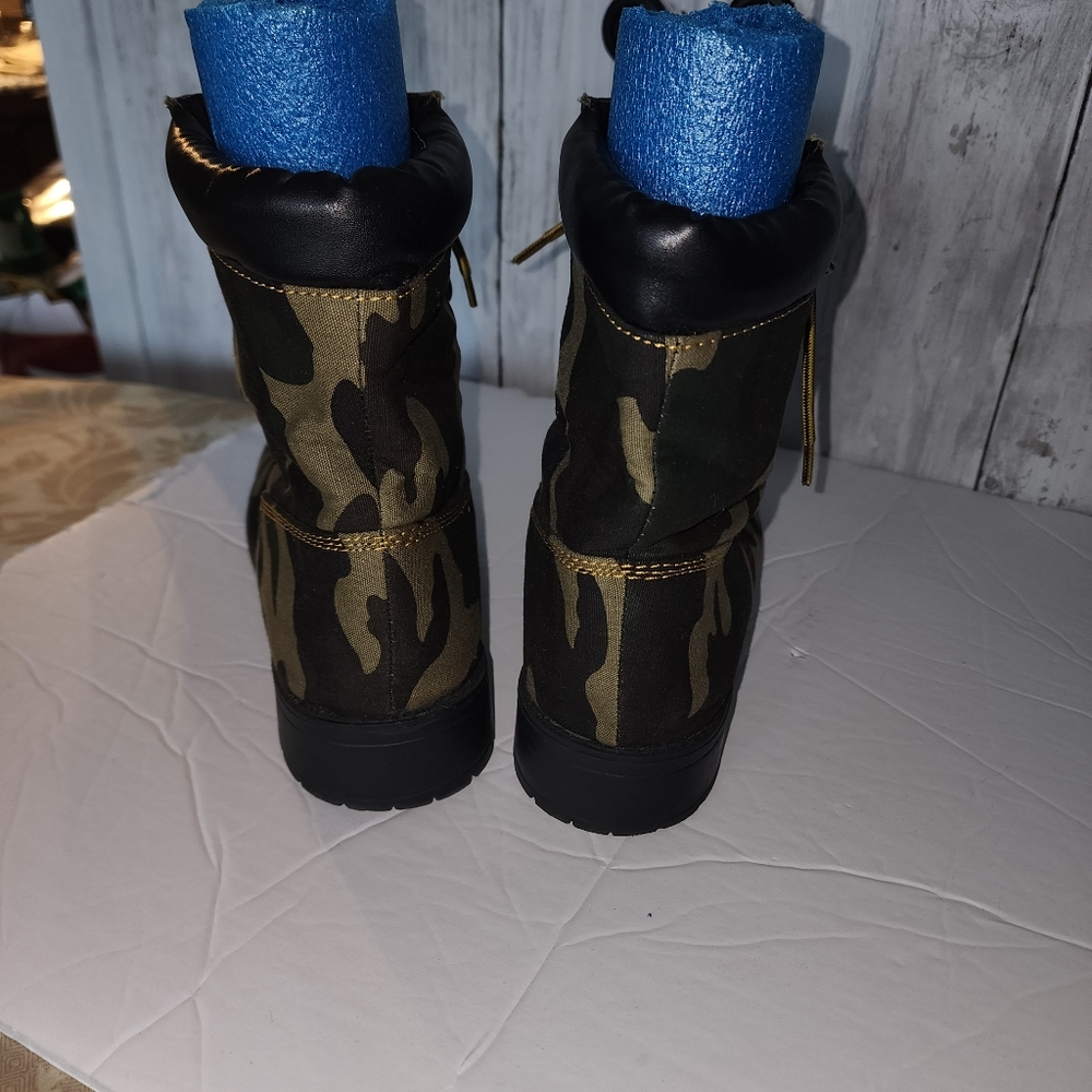 Women's Ankle Boots - Picture 3 of 8